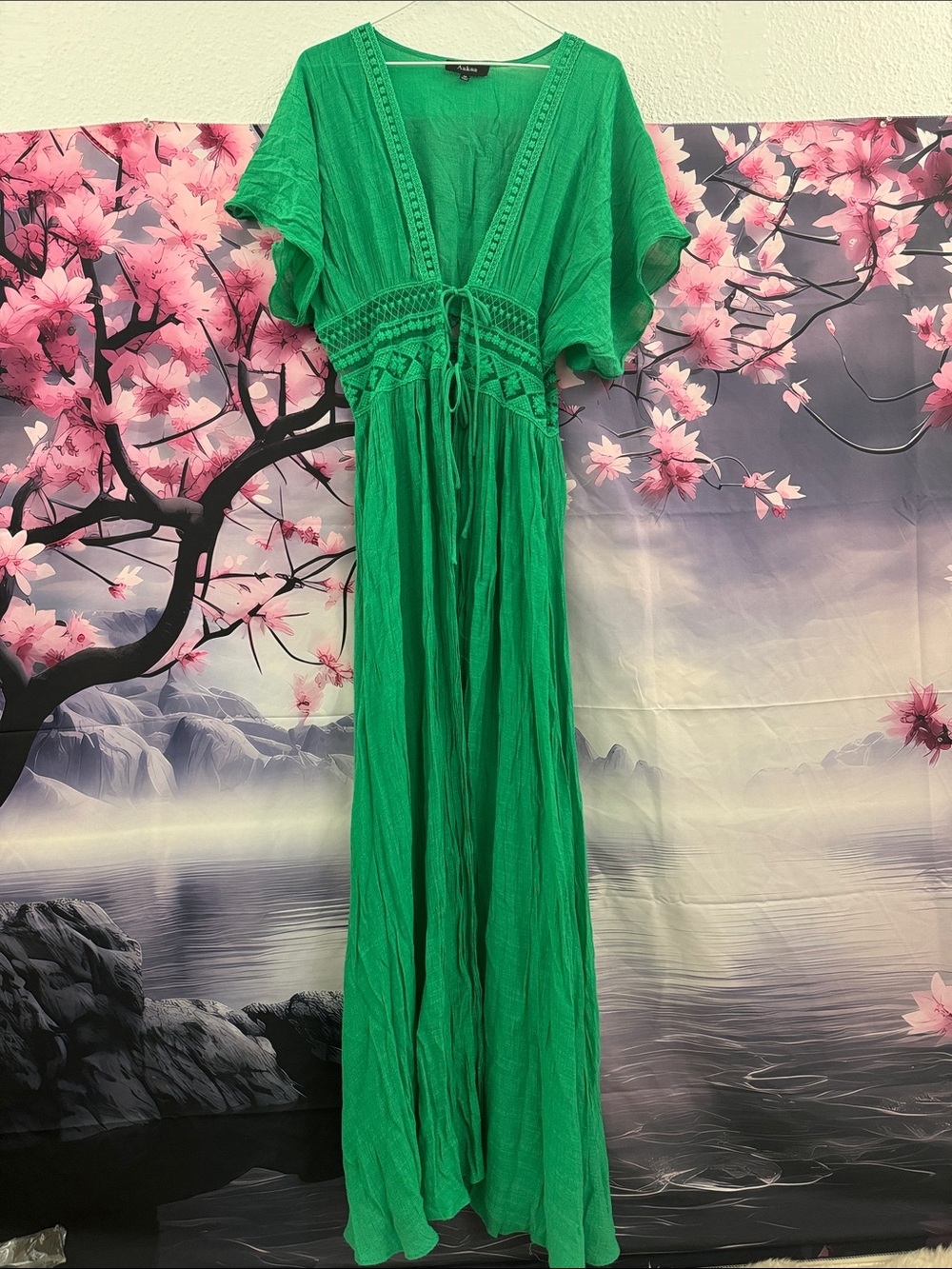 AAKA MEDIUM LARGE Flowing Green V-Neck Maxi Dress with Drawstring Waist